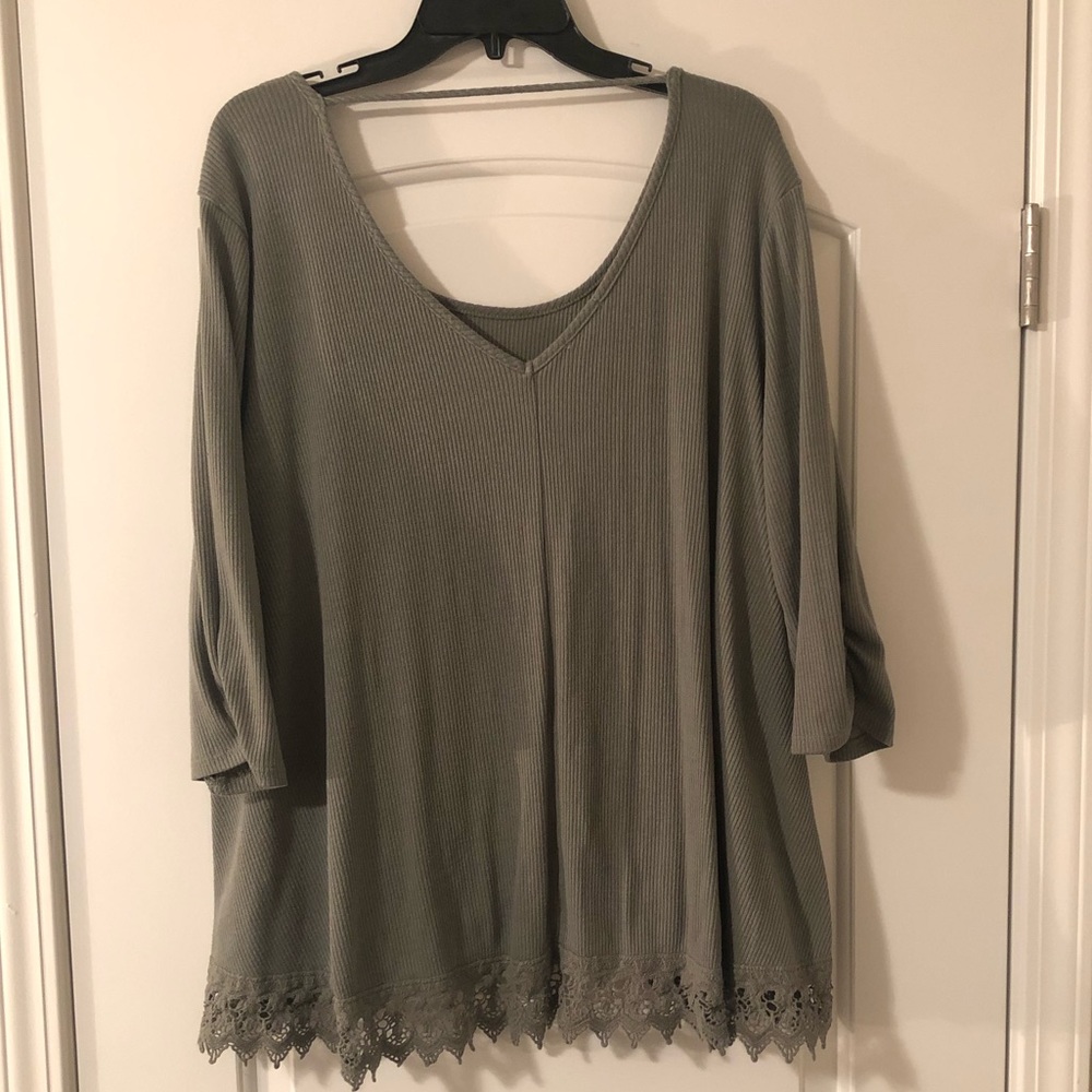 Green gray float tunic with scoop neck / low back